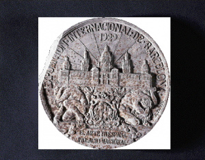 Medalles i Plaques - Exposición Internacional de Barcelona (El Palau Nacional suportat per dos atlants) -