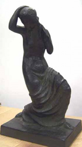 Escultura - Figura femenina mig agenollada -